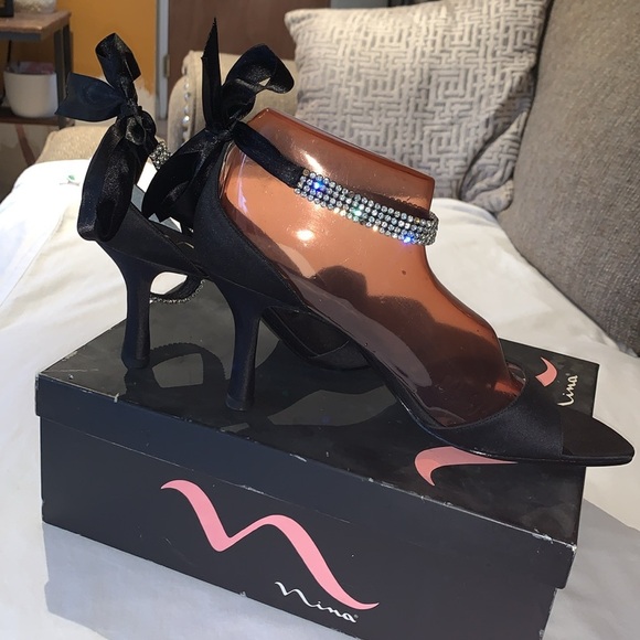 BNWOT Nina Ricci “Reena” Luster Black Heel 3” - Picture 4 of 11